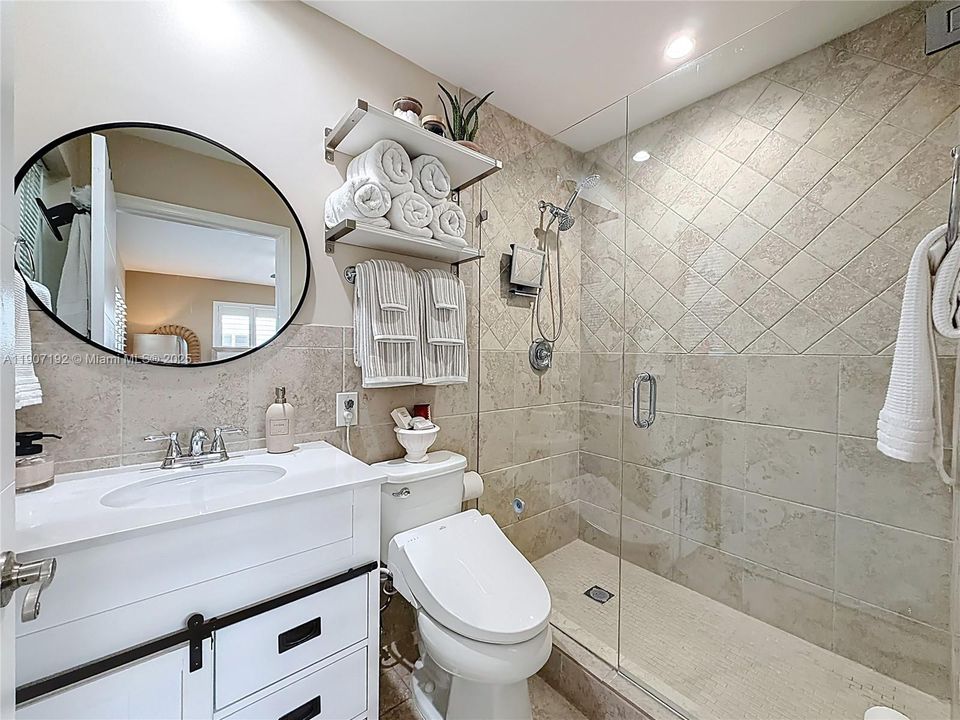 Active With Contract: $699,999 (2 beds, 2 baths, 1303 Square Feet)