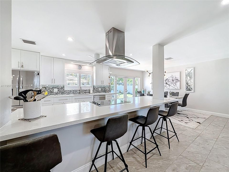 Active With Contract: $699,999 (2 beds, 2 baths, 1303 Square Feet)