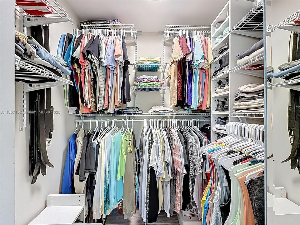 Active With Contract: $699,999 (2 beds, 2 baths, 1303 Square Feet)