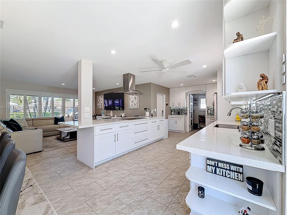 Active With Contract: $699,999 (2 beds, 2 baths, 1303 Square Feet)