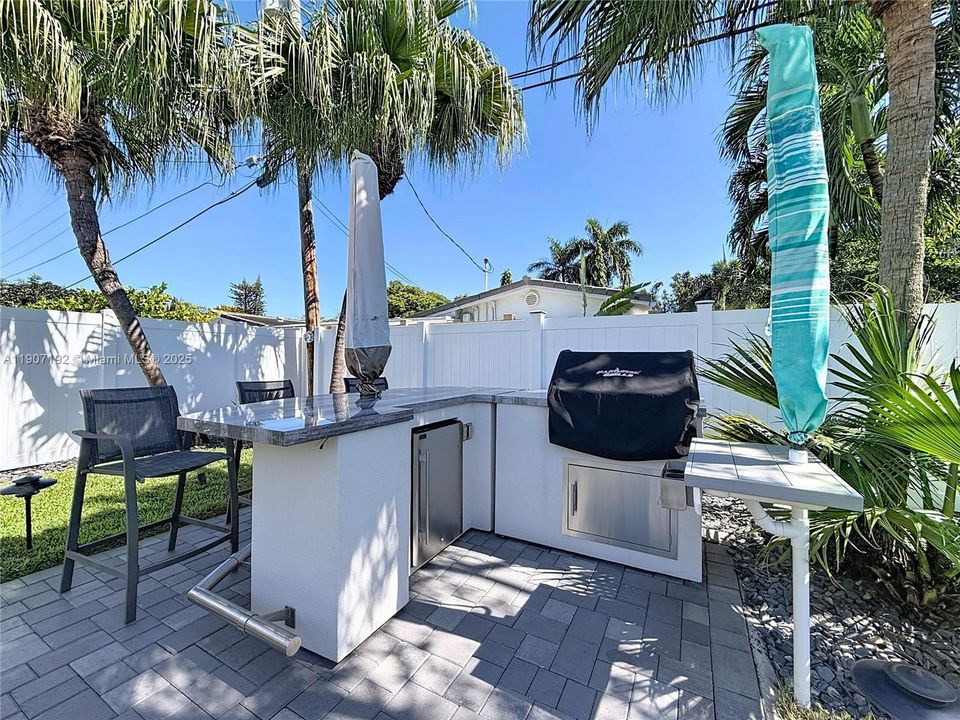 Active With Contract: $699,999 (2 beds, 2 baths, 1303 Square Feet)