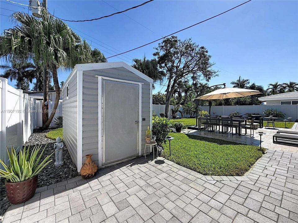 Active With Contract: $699,999 (2 beds, 2 baths, 1303 Square Feet)