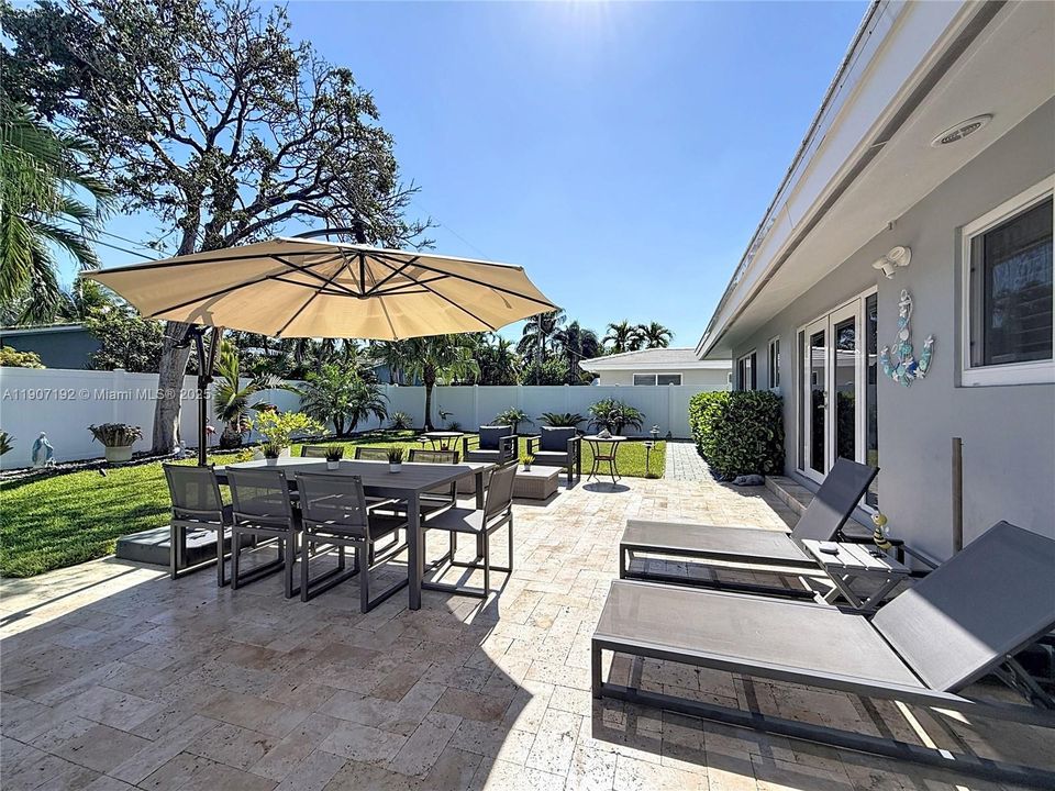 Active With Contract: $699,999 (2 beds, 2 baths, 1303 Square Feet)