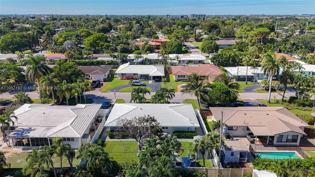 Active With Contract: $699,999 (2 beds, 2 baths, 1303 Square Feet)