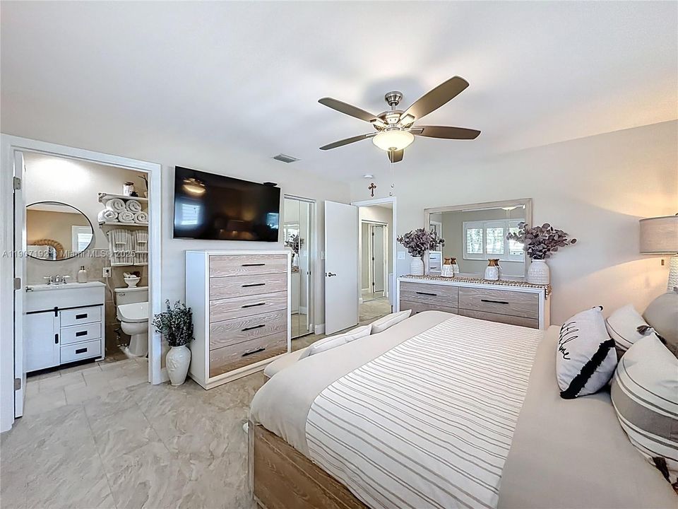 Active With Contract: $699,999 (2 beds, 2 baths, 1303 Square Feet)