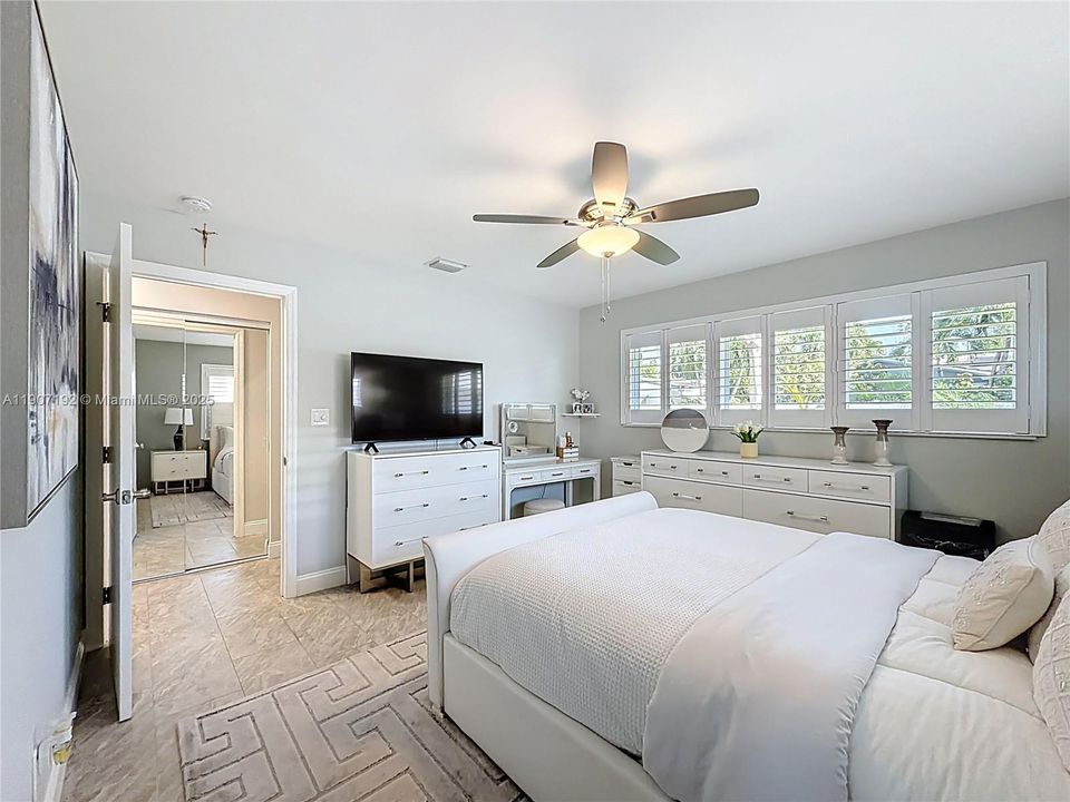 Active With Contract: $699,999 (2 beds, 2 baths, 1303 Square Feet)