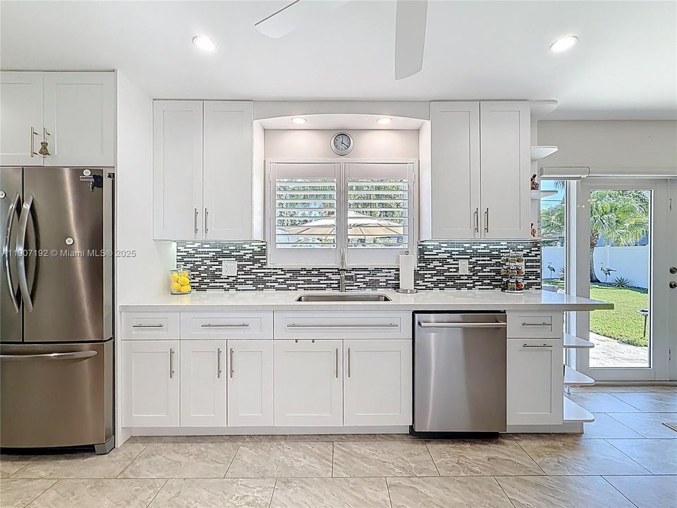 Active With Contract: $699,999 (2 beds, 2 baths, 1303 Square Feet)