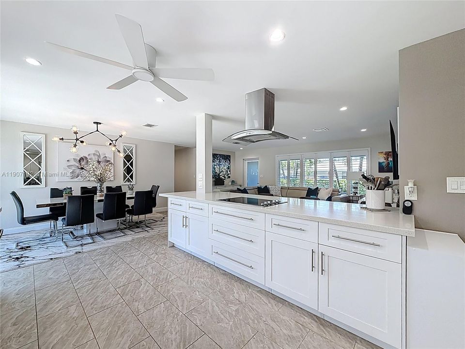 Active With Contract: $699,999 (2 beds, 2 baths, 1303 Square Feet)