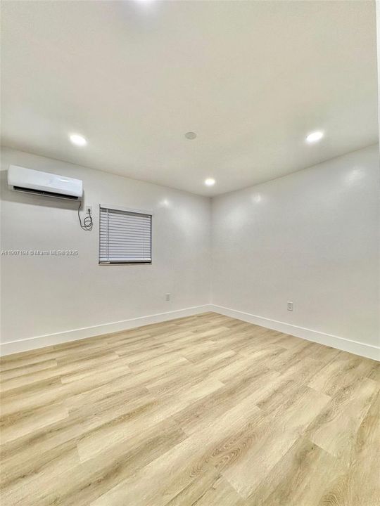 Recently Rented: $1,700 (1 beds, 1 baths, 650 Square Feet)