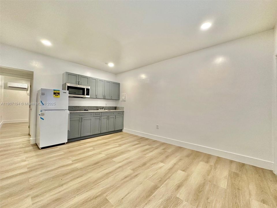 Recently Rented: $1,700 (1 beds, 1 baths, 650 Square Feet)