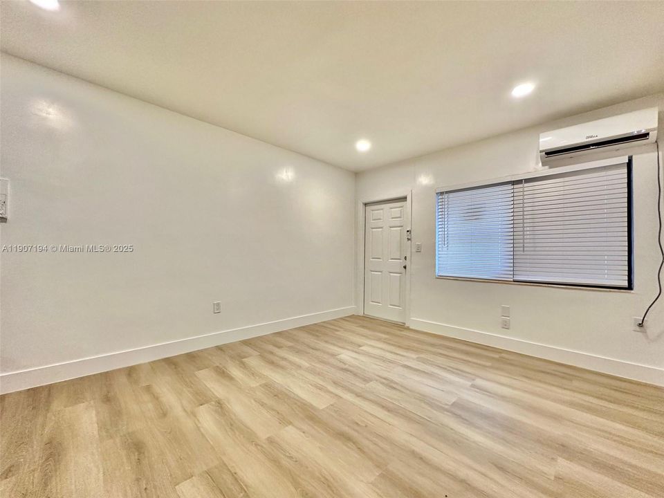 Recently Rented: $1,700 (1 beds, 1 baths, 650 Square Feet)