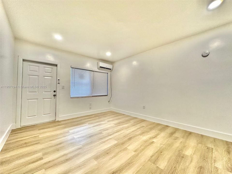 Recently Rented: $1,700 (1 beds, 1 baths, 650 Square Feet)