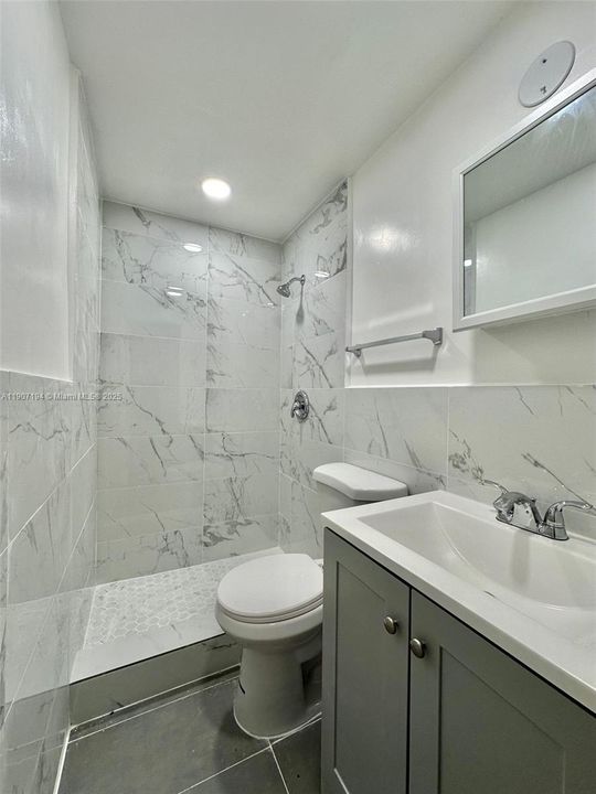 Recently Rented: $1,700 (1 beds, 1 baths, 650 Square Feet)