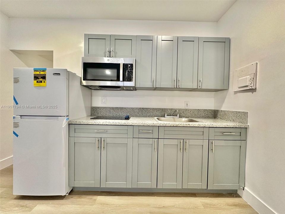 Recently Rented: $1,700 (1 beds, 1 baths, 650 Square Feet)