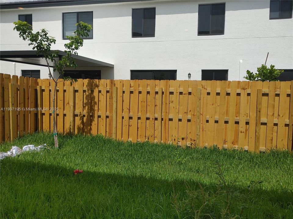 Под контрактом: $2,600 (3 спален, 2 ванн, 1718 Квадратных фут)