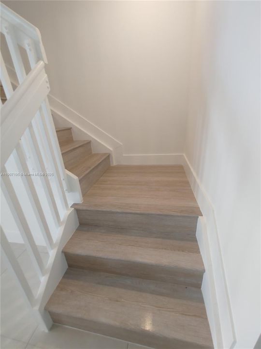 Под контрактом: $2,600 (3 спален, 2 ванн, 1718 Квадратных фут)