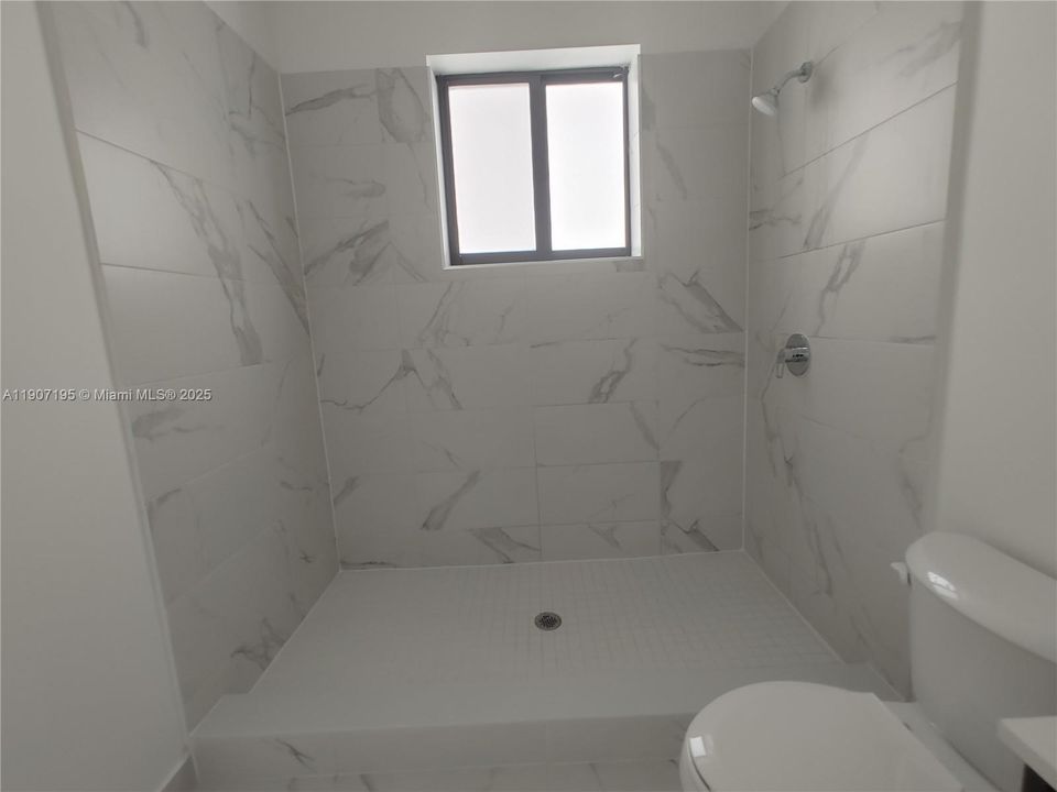 Под контрактом: $2,600 (3 спален, 2 ванн, 1718 Квадратных фут)