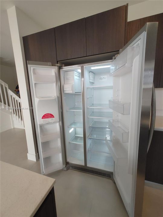 Под контрактом: $2,600 (3 спален, 2 ванн, 1718 Квадратных фут)