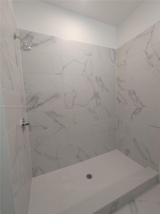 Под контрактом: $2,600 (3 спален, 2 ванн, 1718 Квадратных фут)