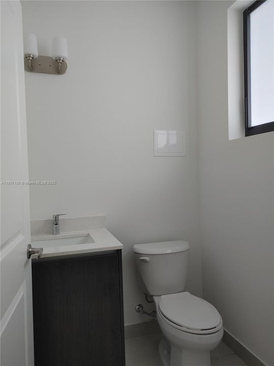 Под контрактом: $2,600 (3 спален, 2 ванн, 1718 Квадратных фут)