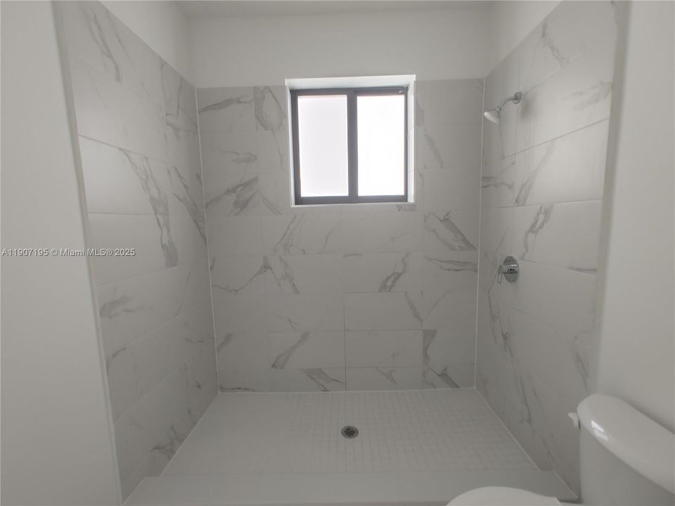 Под контрактом: $2,600 (3 спален, 2 ванн, 1718 Квадратных фут)