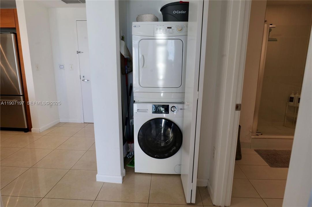 For Sale: $499,000 (1 beds, 1 baths, 755 Square Feet)