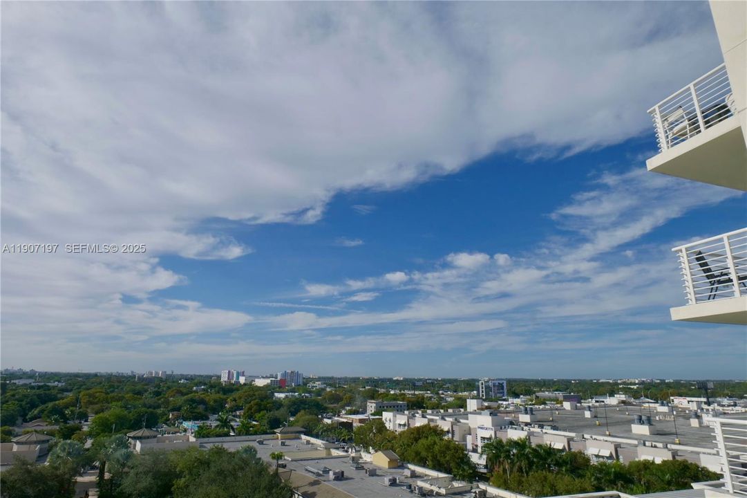 For Sale: $499,000 (1 beds, 1 baths, 755 Square Feet)