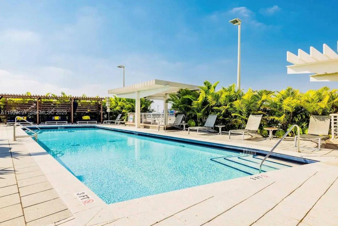 For Sale: $499,000 (1 beds, 1 baths, 755 Square Feet)