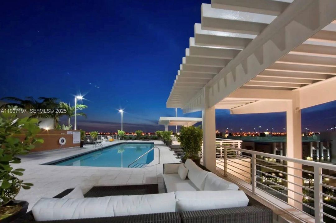 For Sale: $499,000 (1 beds, 1 baths, 755 Square Feet)