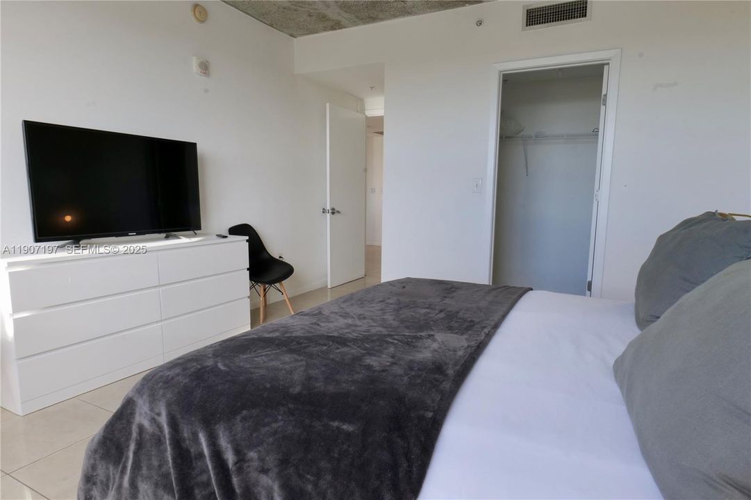 For Sale: $499,000 (1 beds, 1 baths, 755 Square Feet)