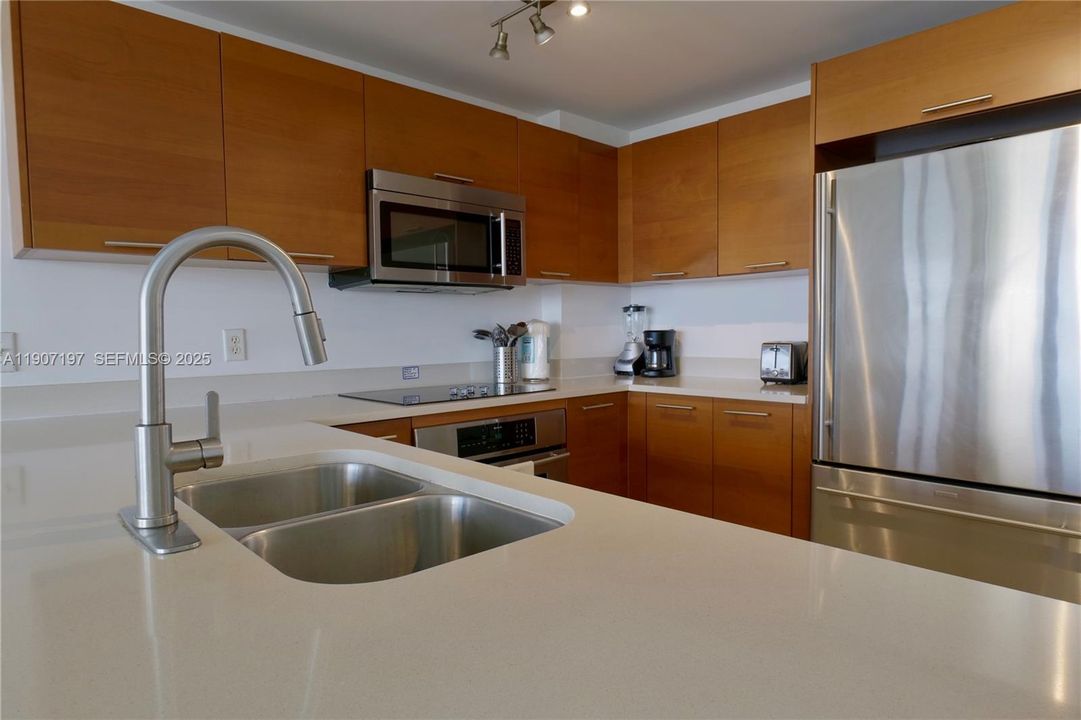 For Sale: $499,000 (1 beds, 1 baths, 755 Square Feet)