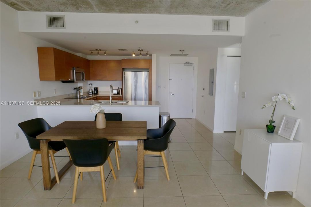For Sale: $499,000 (1 beds, 1 baths, 755 Square Feet)