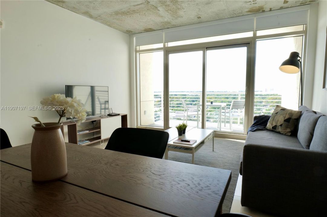 For Sale: $499,000 (1 beds, 1 baths, 755 Square Feet)