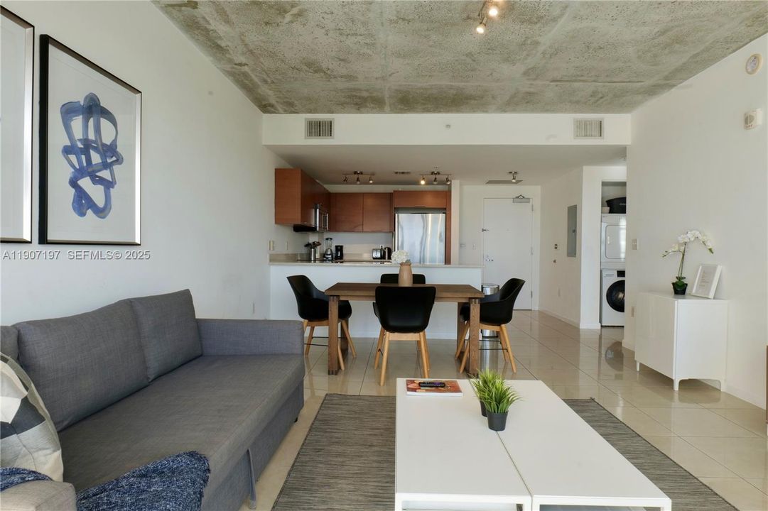 For Sale: $499,000 (1 beds, 1 baths, 755 Square Feet)