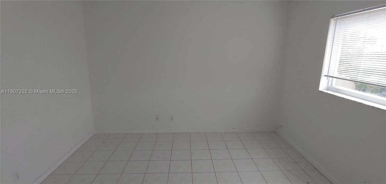 На продажу: $159,000 (1 спален, 1 ванн, 588 Квадратных фут)