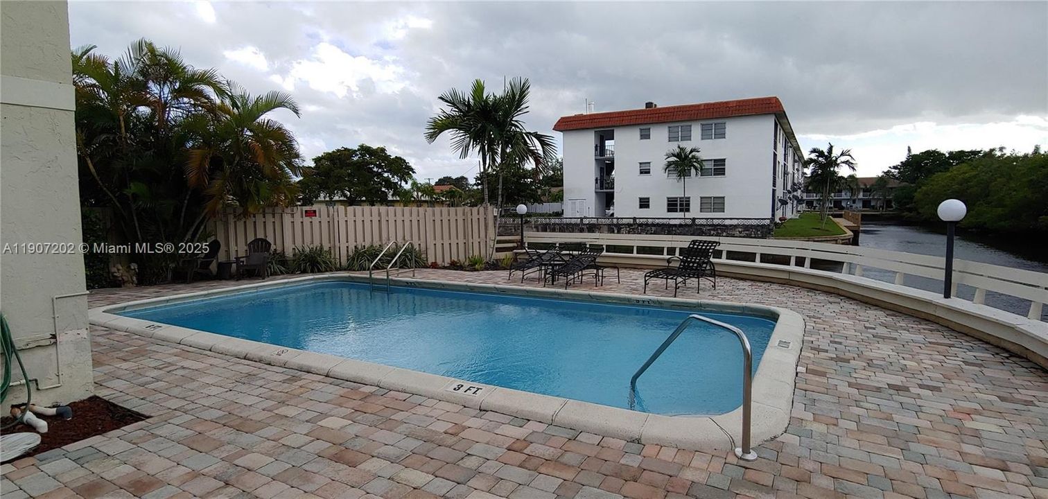 На продажу: $159,000 (1 спален, 1 ванн, 588 Квадратных фут)