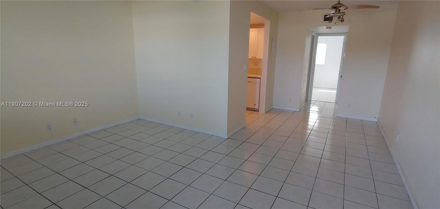 На продажу: $159,000 (1 спален, 1 ванн, 588 Квадратных фут)