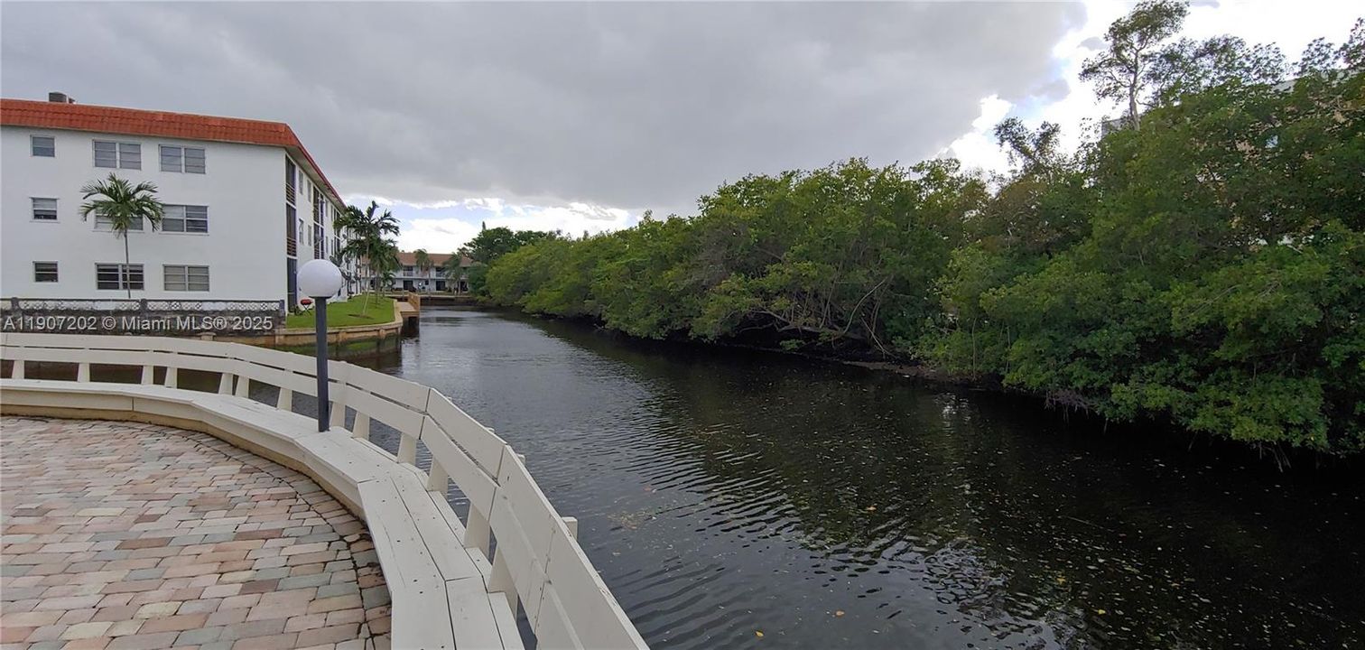 На продажу: $159,000 (1 спален, 1 ванн, 588 Квадратных фут)