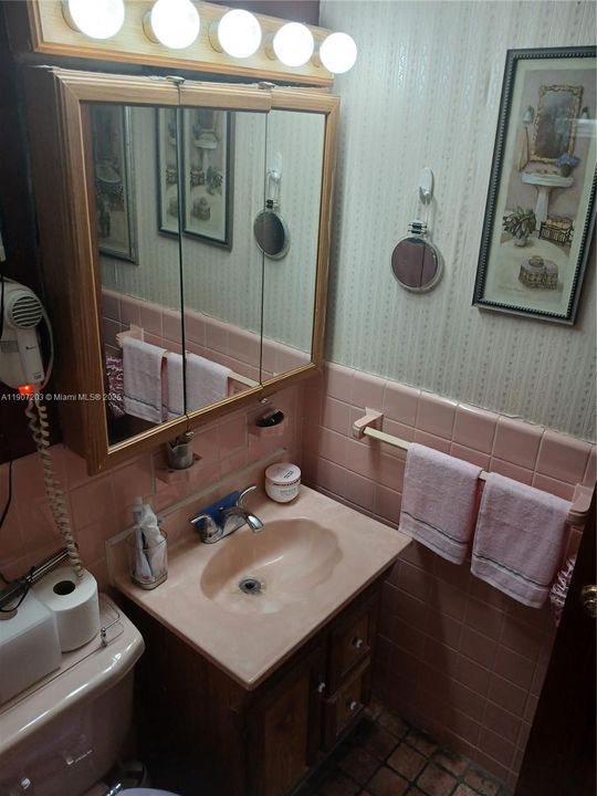 На продажу: $310,000 (2 спален, 2 ванн, 850 Квадратных фут)