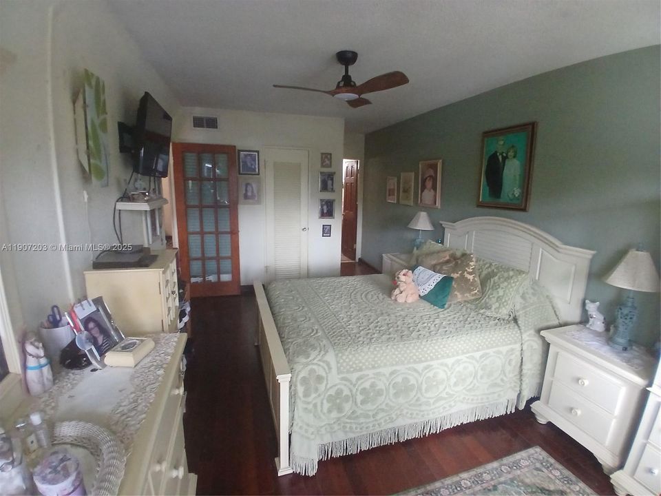 На продажу: $310,000 (2 спален, 2 ванн, 850 Квадратных фут)