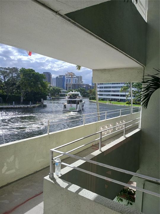 На продажу: $310,000 (2 спален, 2 ванн, 850 Квадратных фут)