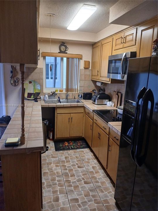 На продажу: $310,000 (2 спален, 2 ванн, 850 Квадратных фут)