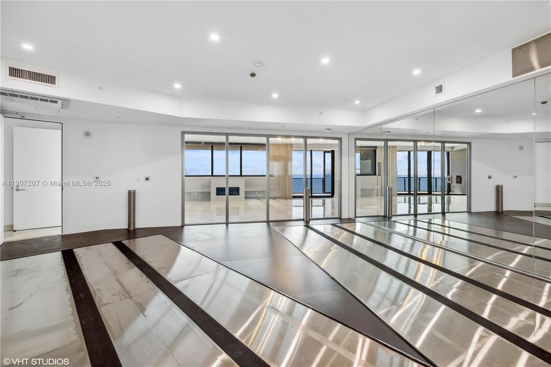 For Sale: $4,200,000 (3 beds, 4 baths, 3150 Square Feet)