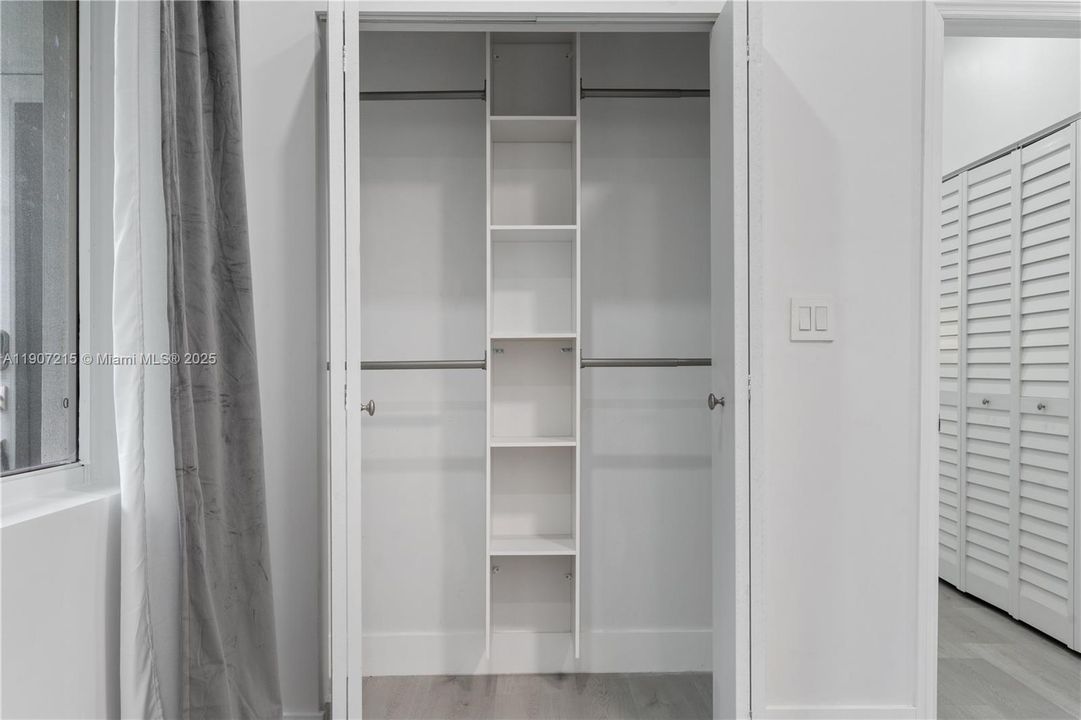 合同活跃: $3,300 (2 贝兹, 2 浴室, 1387 平方英尺)