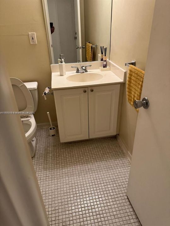 For Sale: $305,000 (1 beds, 1 baths, 1005 Square Feet)