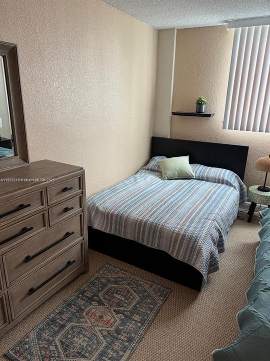 For Sale: $305,000 (1 beds, 1 baths, 1005 Square Feet)