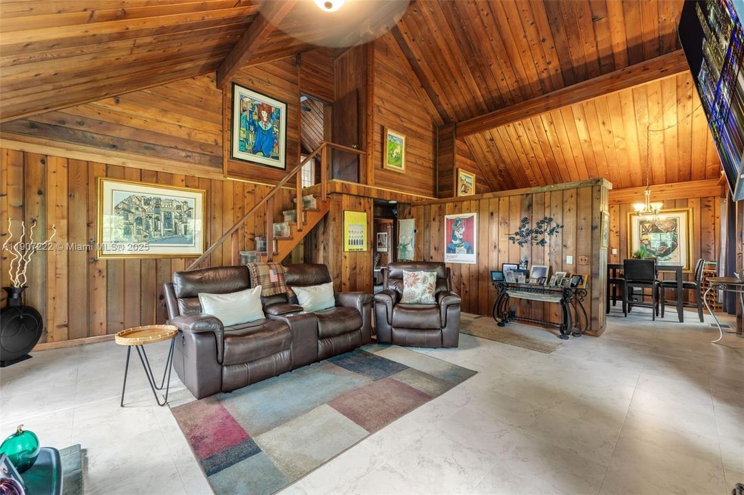 2 BEDS 1 BATH DOWNSTAIRS AND 1 BED 1 BATH UPSTAIRS.