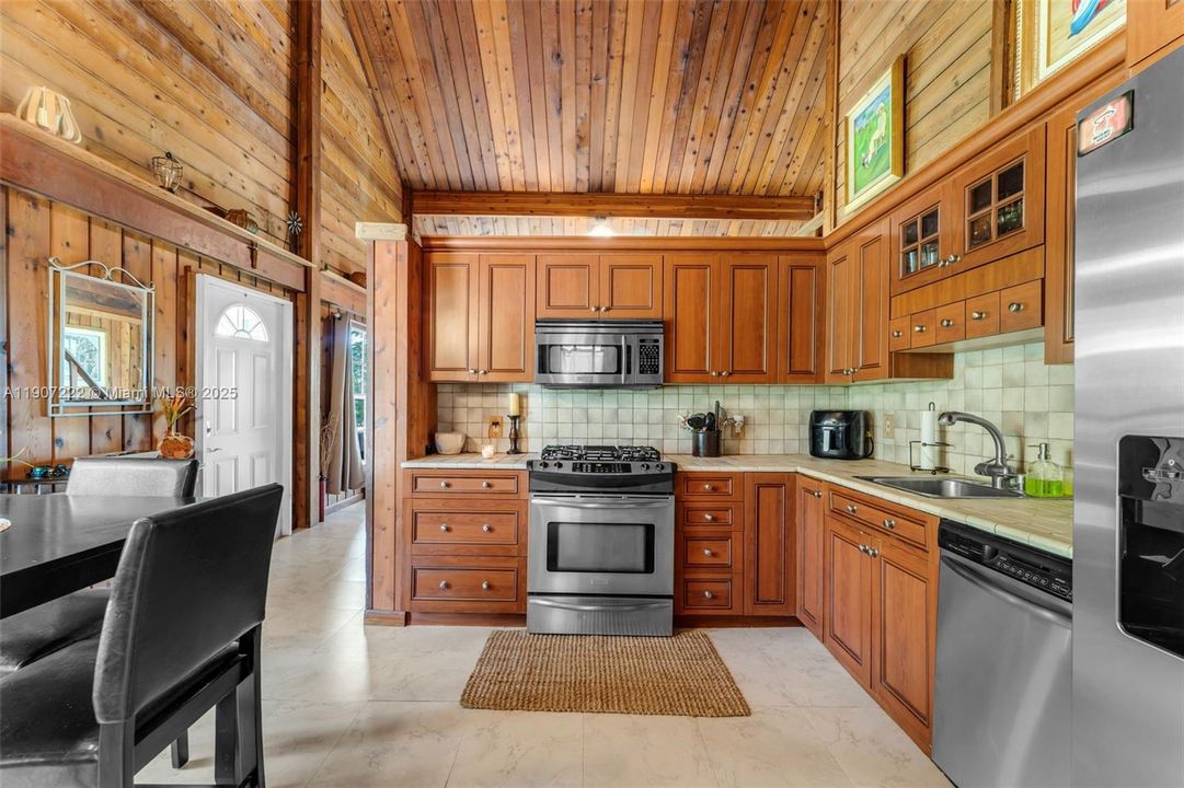 For Sale: $1,195,000 (4 beds, 3 baths, 1264 Square Feet)