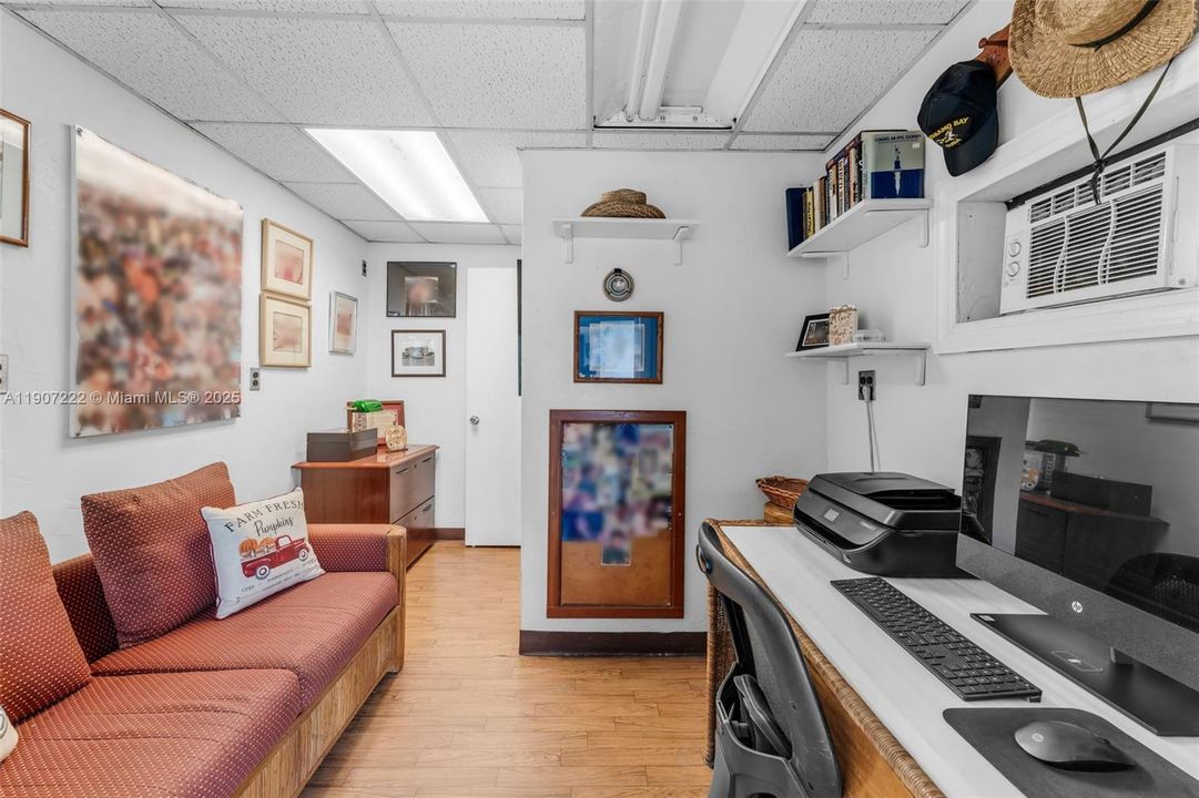 detached garage w/ ac OUTBUILDING #1