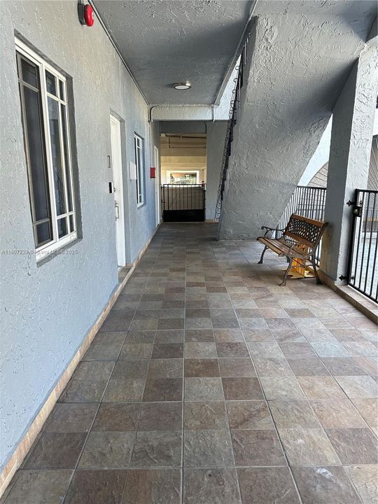 Active With Contract: $2,050 (2 beds, 1 baths, 749 Square Feet)